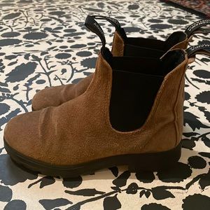 Blundstone Chelsea boots